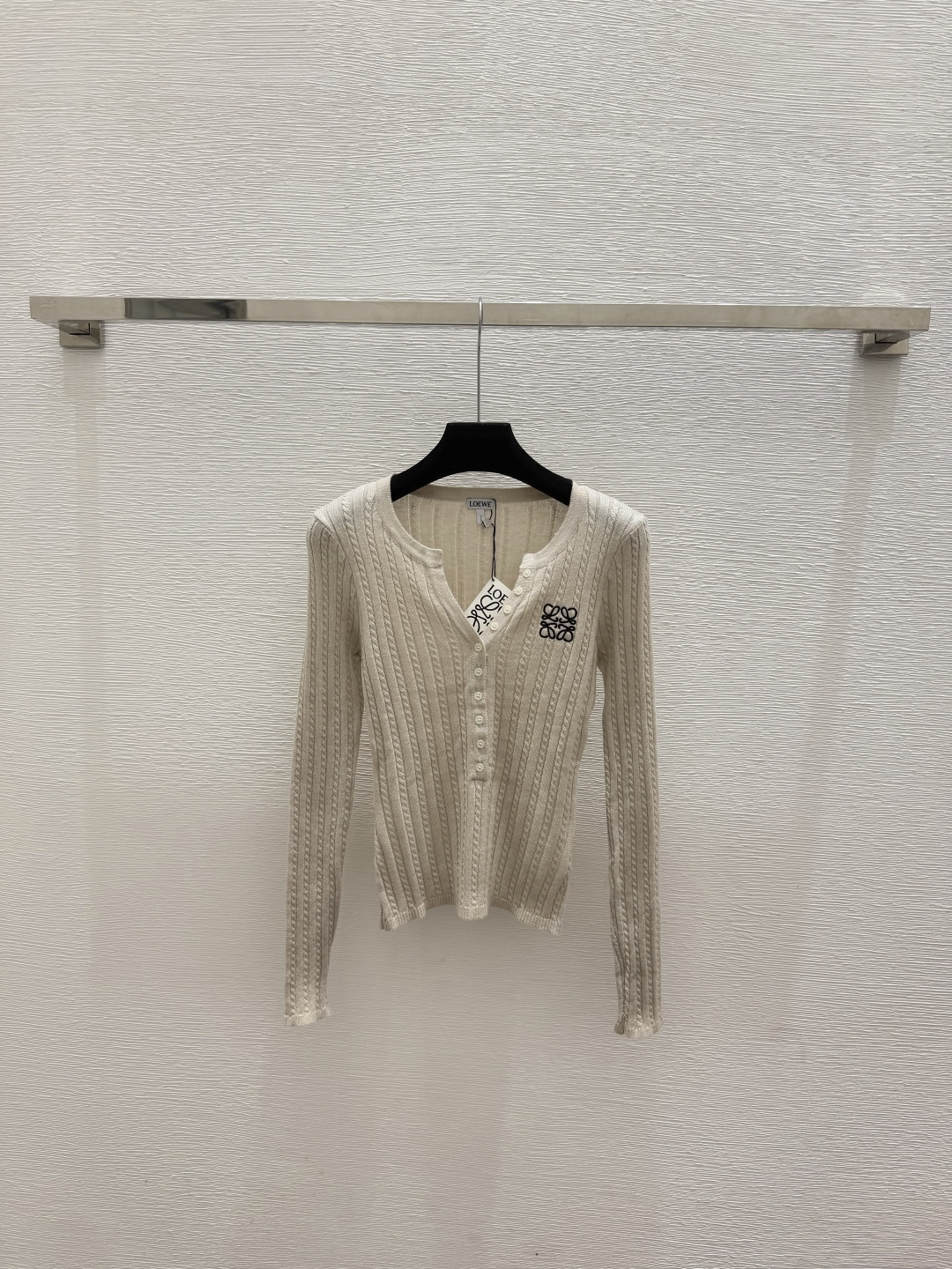 🆕LO家🆕  春夏新款 纯色简约圆领针织长袖颜色：白色 杏色尺码：36.38.40