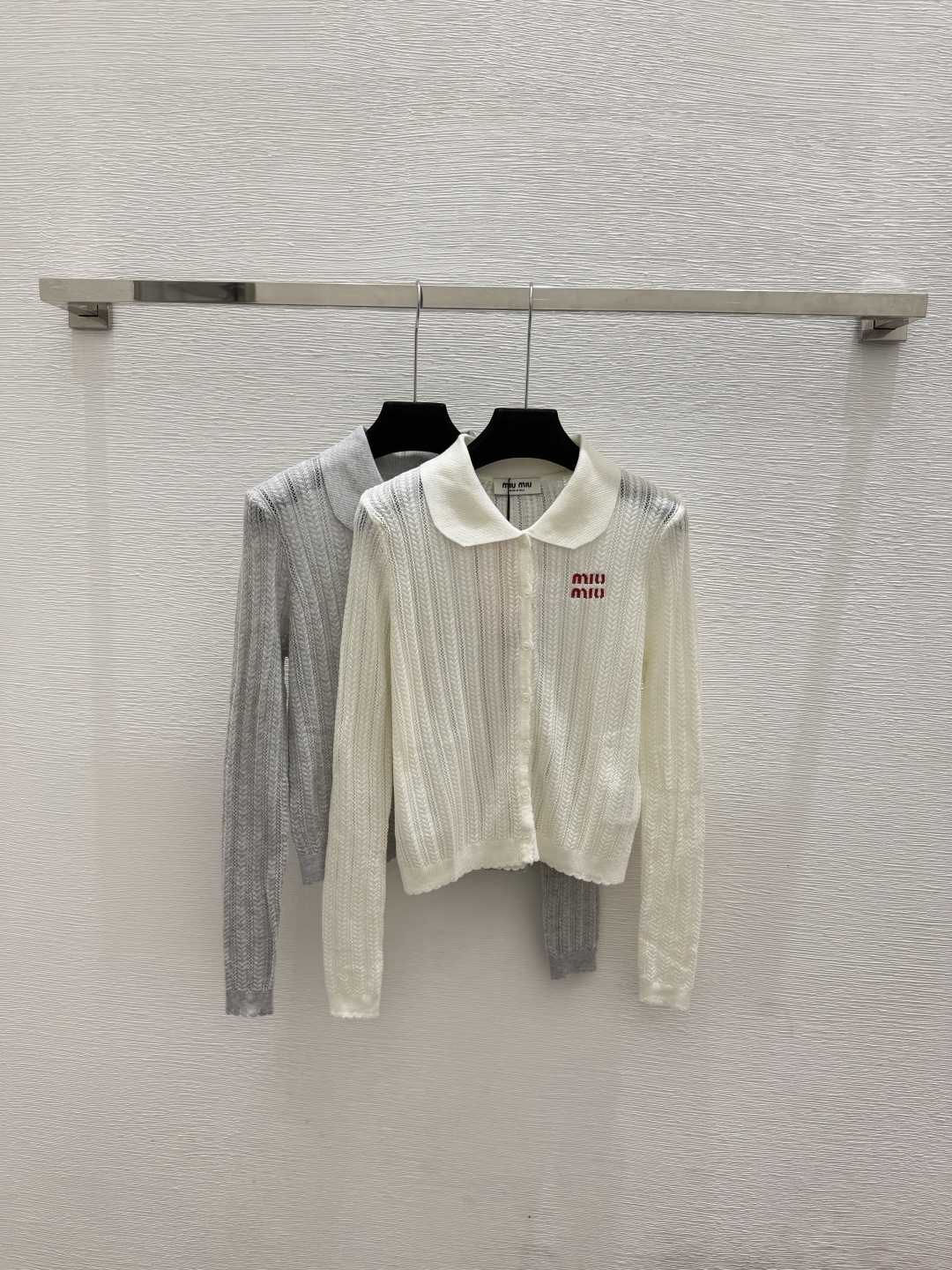 🆕M家🆕  春夏新款 纯色翻领针织长袖开衫颜色：杏色 灰色尺码：36.38.40