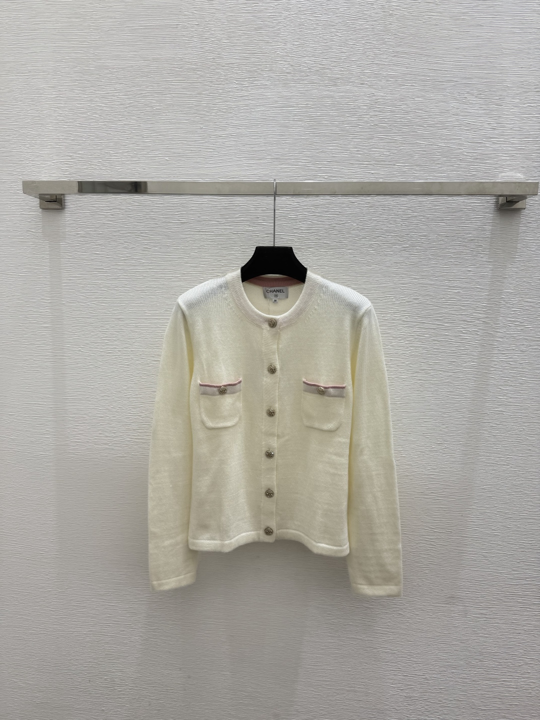 🆕CH家🆕  春夏新款 纯色简约圆领针织长袖开衫颜色：杏色尺码：36.38.40