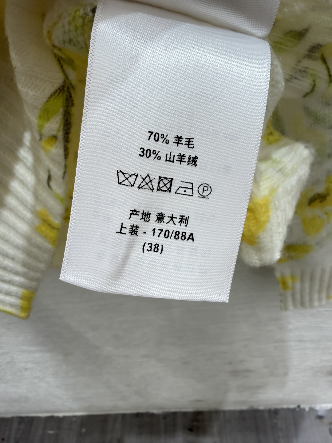 🆕D家🆕  春夏新款 撞色花卉圆领针织长袖开衫颜色：黄色尺码：36.38.40