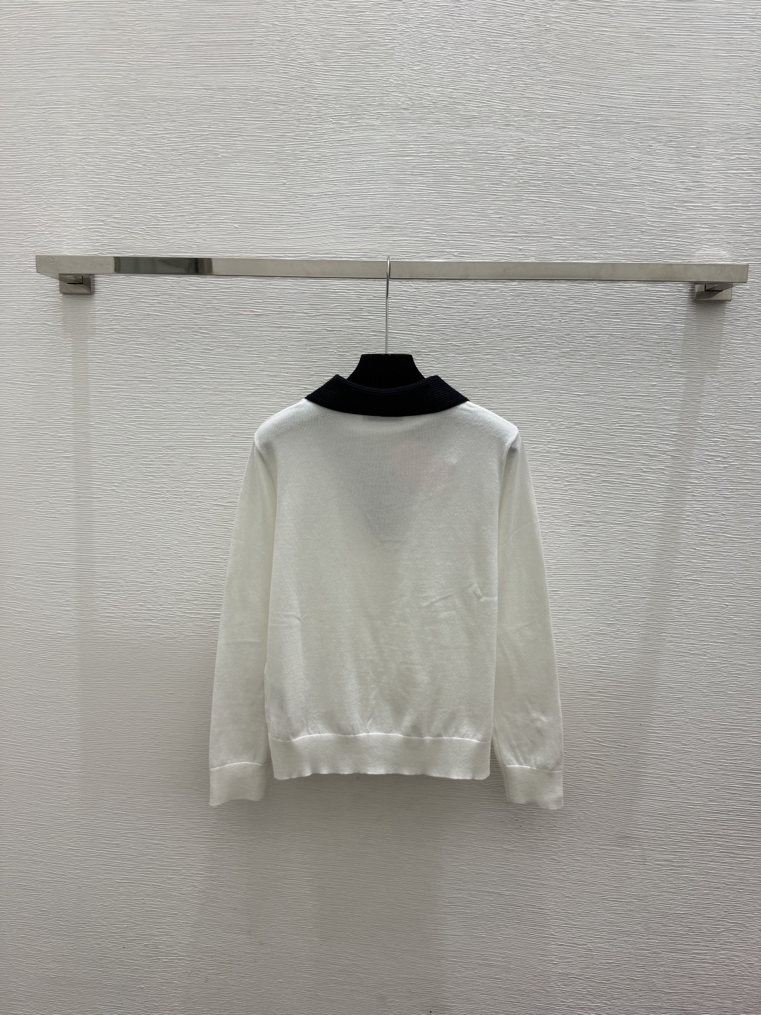 🆕M家🆕  春夏新款 撞色翻领针织长袖颜色：白色 宝蓝尺码：36.38.40