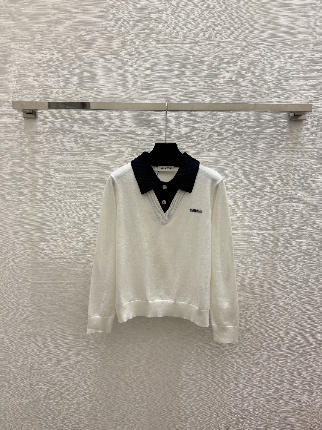 🆕M家🆕  春夏新款 撞色翻领针织长袖颜色：白色 宝蓝尺码：36.38.40