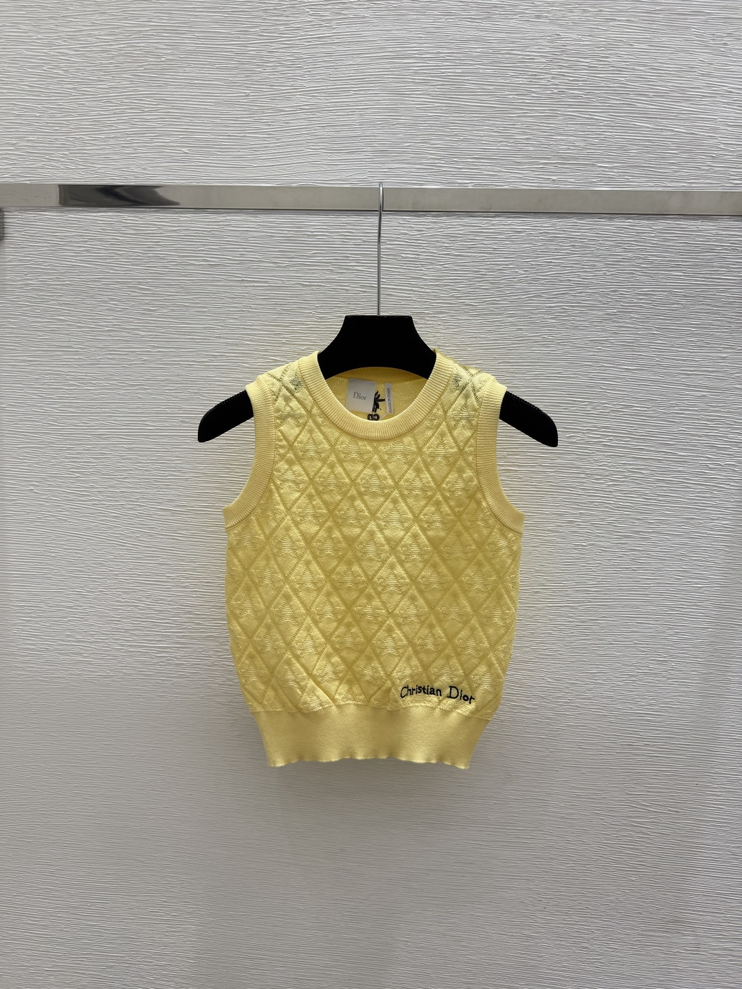 🆕D家🆕  春夏新款 纯色简约圆领针织背心颜色：白色 黄色尺码：36.38.40