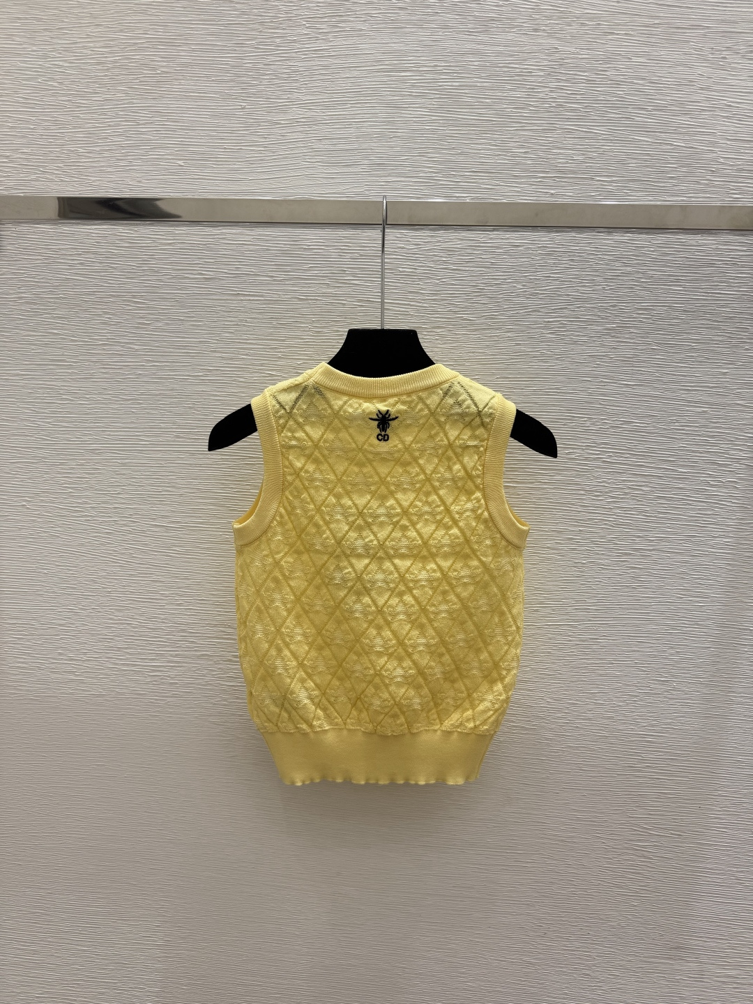 🆕D家🆕  春夏新款 纯色简约圆领针织背心颜色：白色 黄色尺码：36.38.40