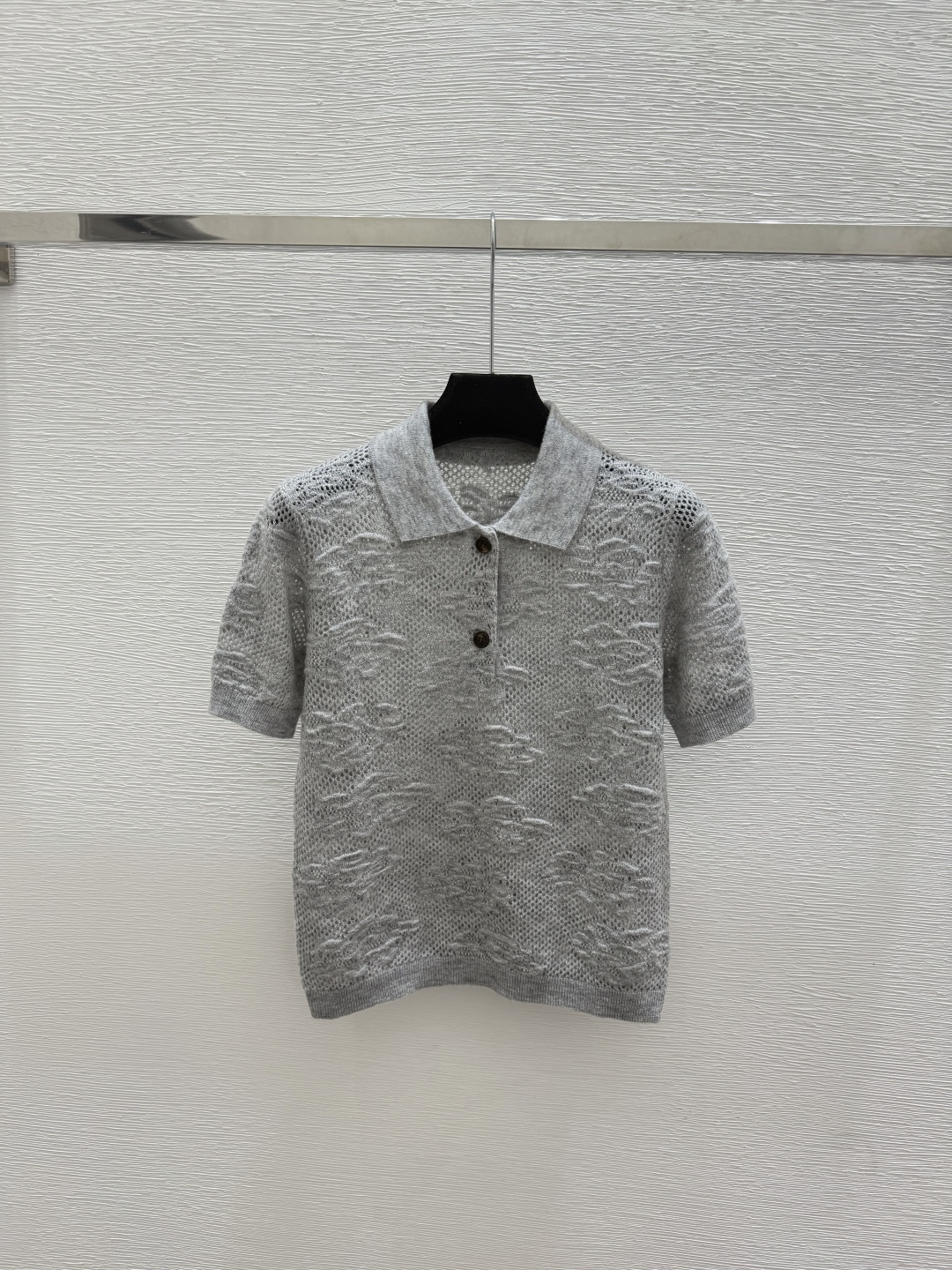 🆕CH家🆕  春夏新款 纯色山茶花翻领针织短袖颜色：灰色尺码：36.38.40