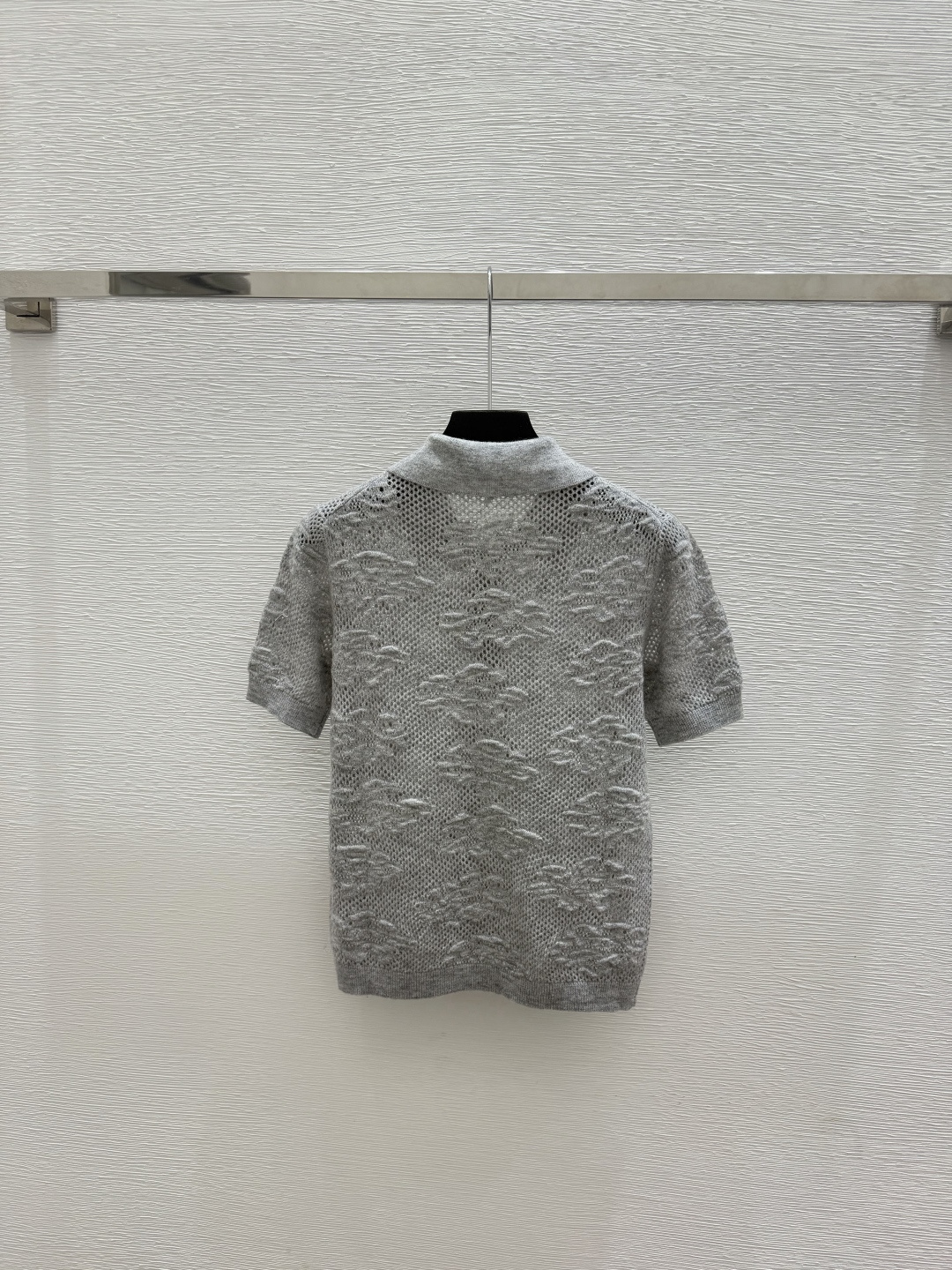 🆕CH家🆕  春夏新款 纯色山茶花翻领针织短袖颜色：灰色尺码：36.38.40