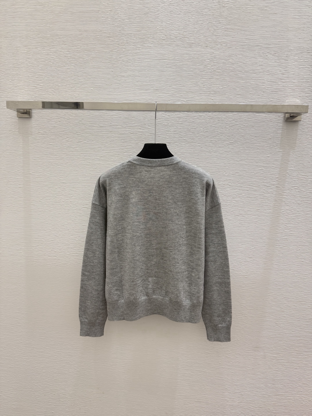 🆕BC家🆕  春夏新款 纯色珠片圆领针织长袖颜色：浅灰 咖啡 深灰尺码：36.38.40