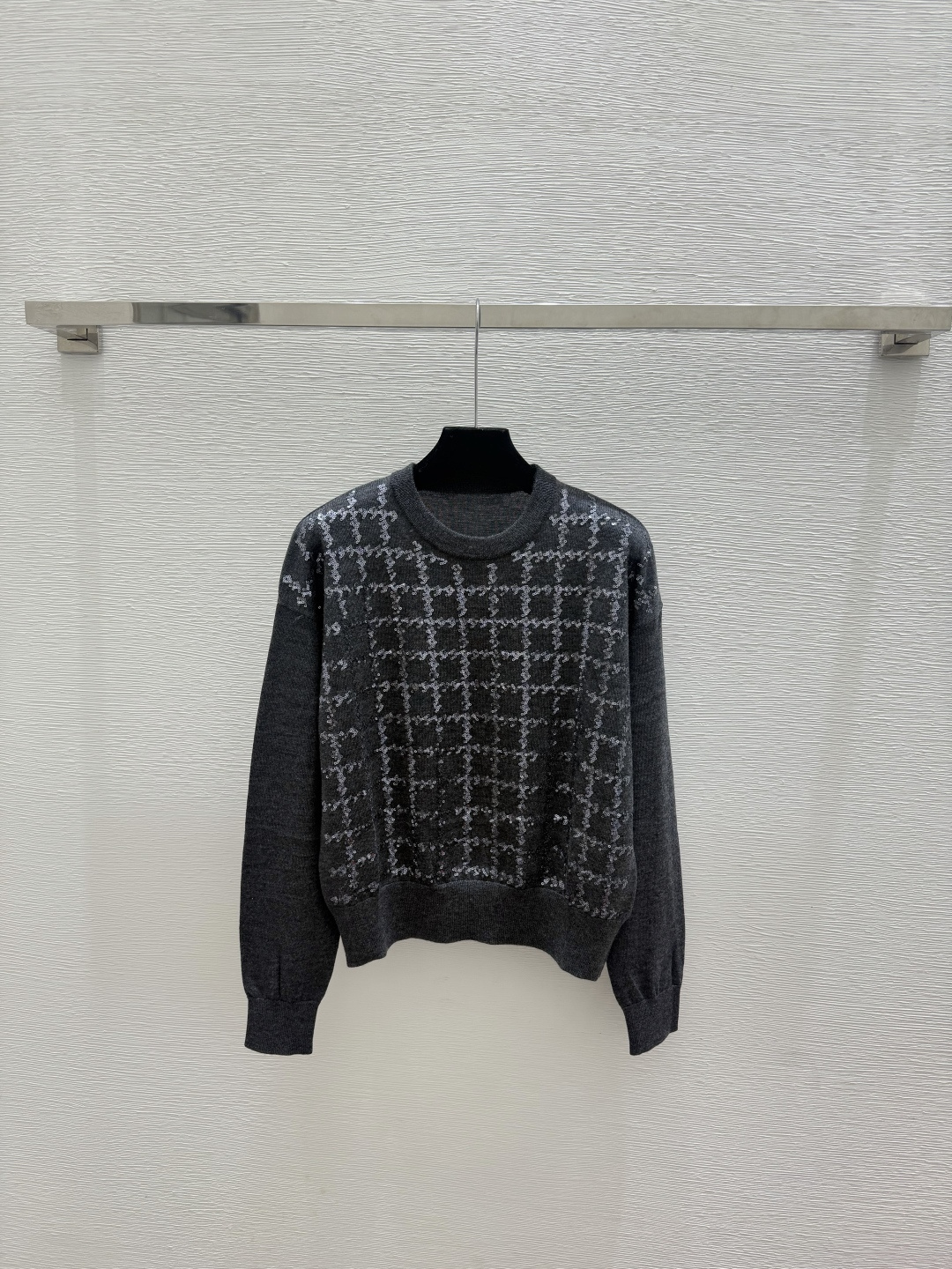 🆕BC家🆕  春夏新款 纯色珠片圆领针织长袖颜色：浅灰 咖啡 深灰尺码：36.38.40