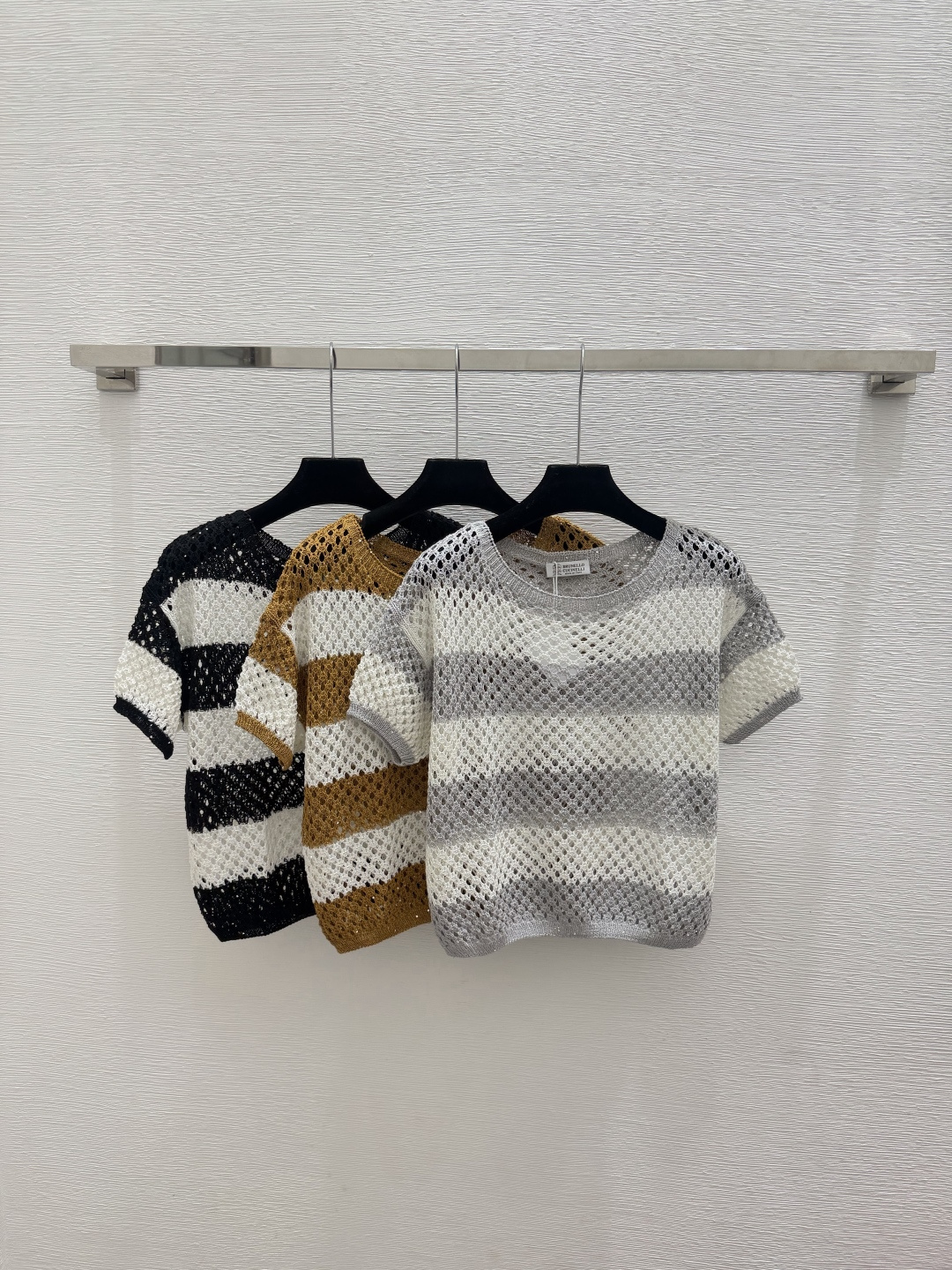 🆕BC家🆕  春夏新款 撞色条纹镂空圆领针织短袖颜色：灰色 黄色尺码：36.38.40