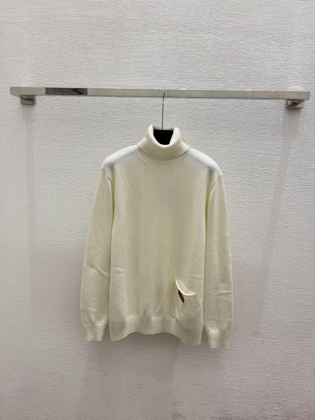 🆕L家🆕  春夏新款 纯色简约高领针织长袖颜色：白色 绿色 蓝色尺码：36.38.40