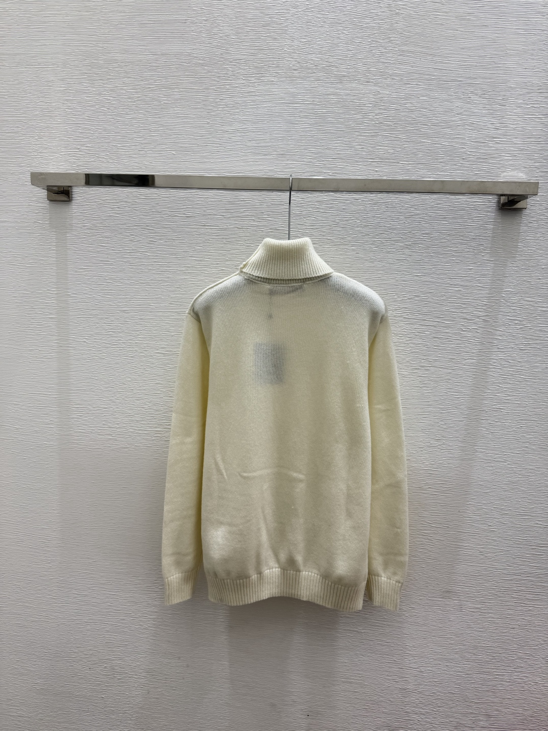 🆕L家🆕  春夏新款 纯色简约高领针织长袖颜色：白色 绿色 蓝色尺码：36.38.40