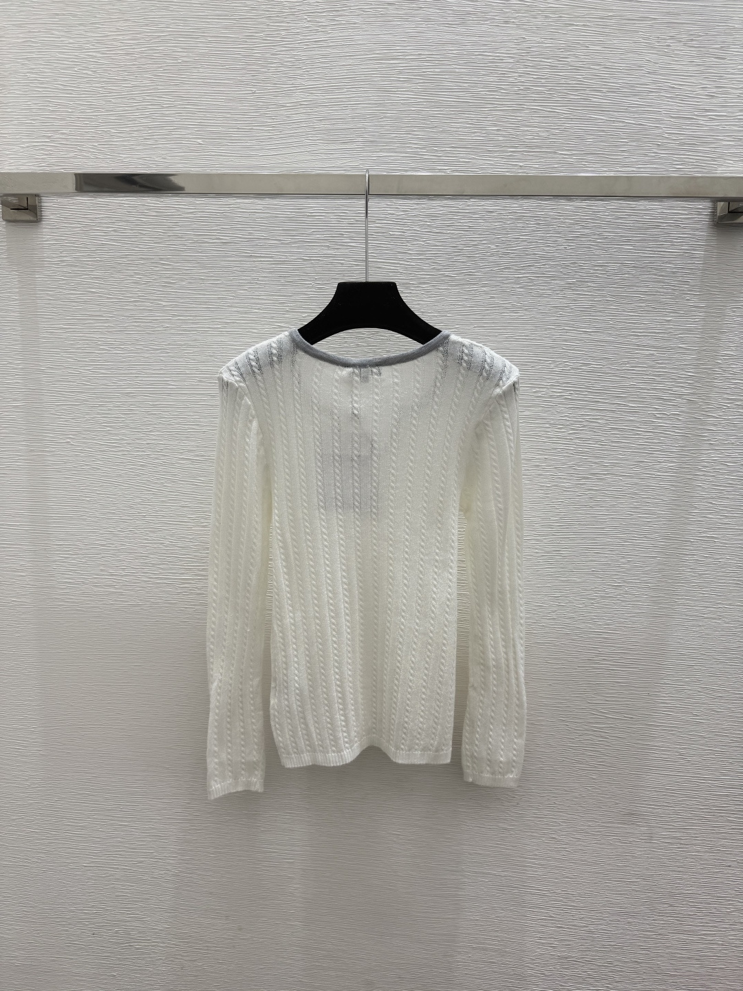 🆕CH家🆕  春夏新款 紫色简约圆领针织长袖颜色：白色 黑色尺码：36.38.40