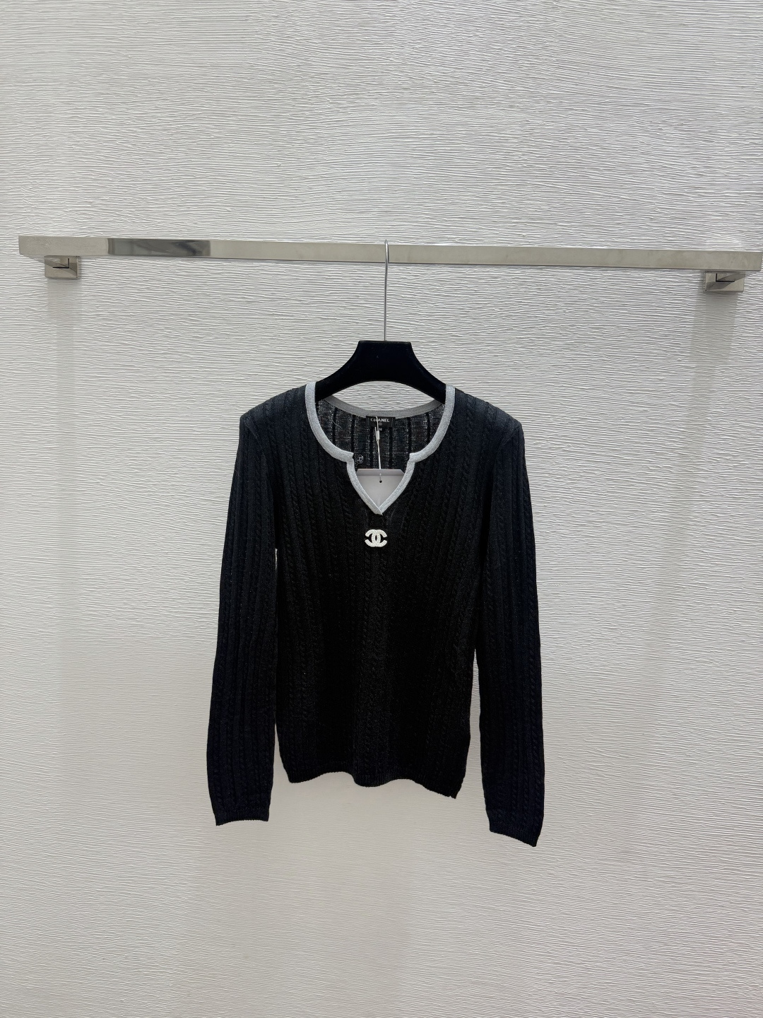 🆕CH家🆕  春夏新款 紫色简约圆领针织长袖颜色：白色 黑色尺码：36.38.40