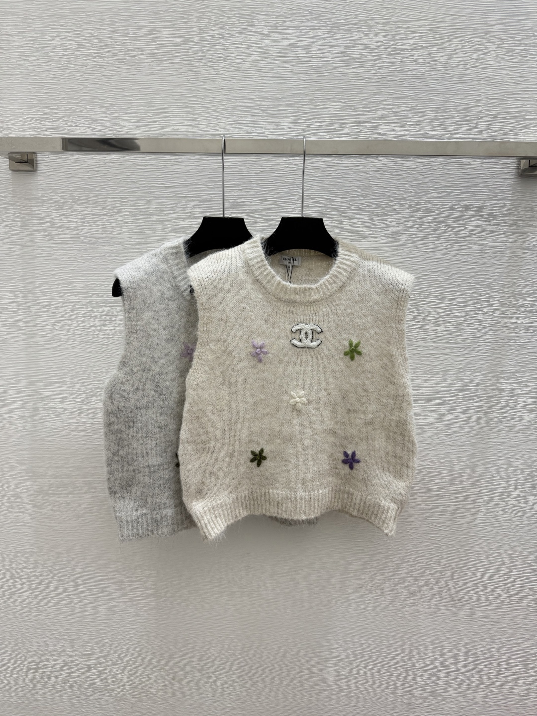 🆕CH家🆕  春夏新款 紫色花卉圆领针织背心颜色：杏色 灰色尺码：36.38.40