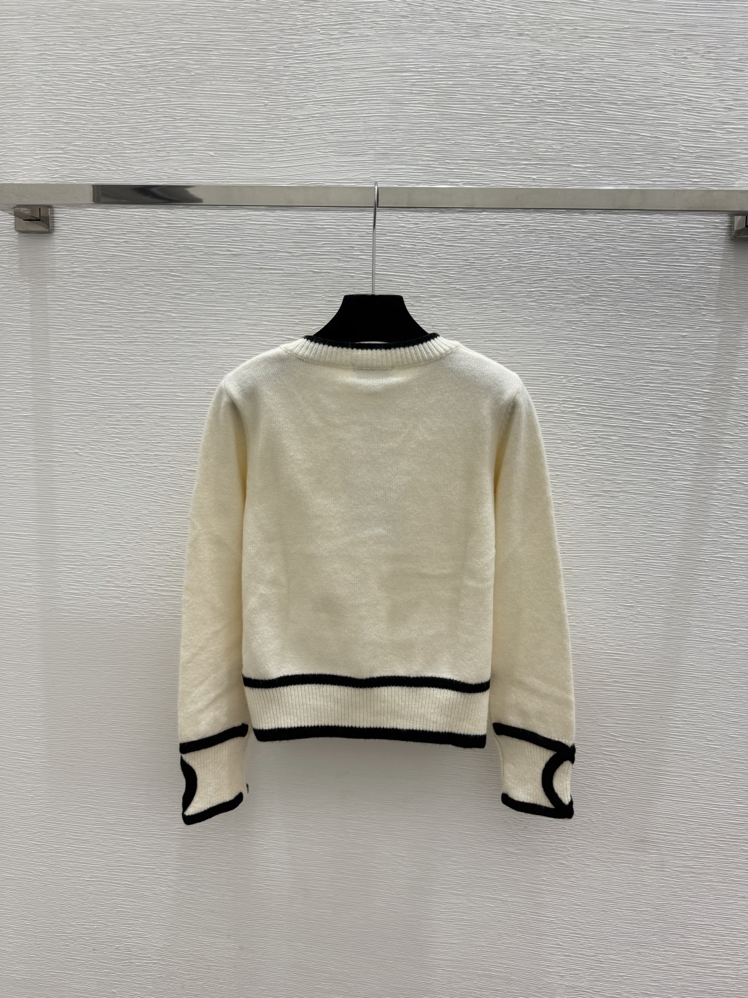 🆕CH家🆕  春夏新款 撞色简约圆领针织长袖开衫颜色：白色 灰色 黑色尺码：36.38.40
