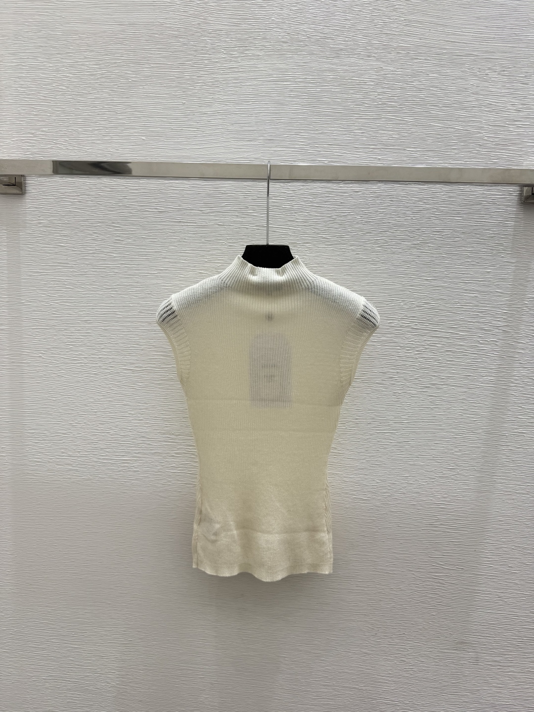 🆕CH家🆕  春夏新款 纯色简约针织背心颜色：白色 黑色尺码：36.38.40
