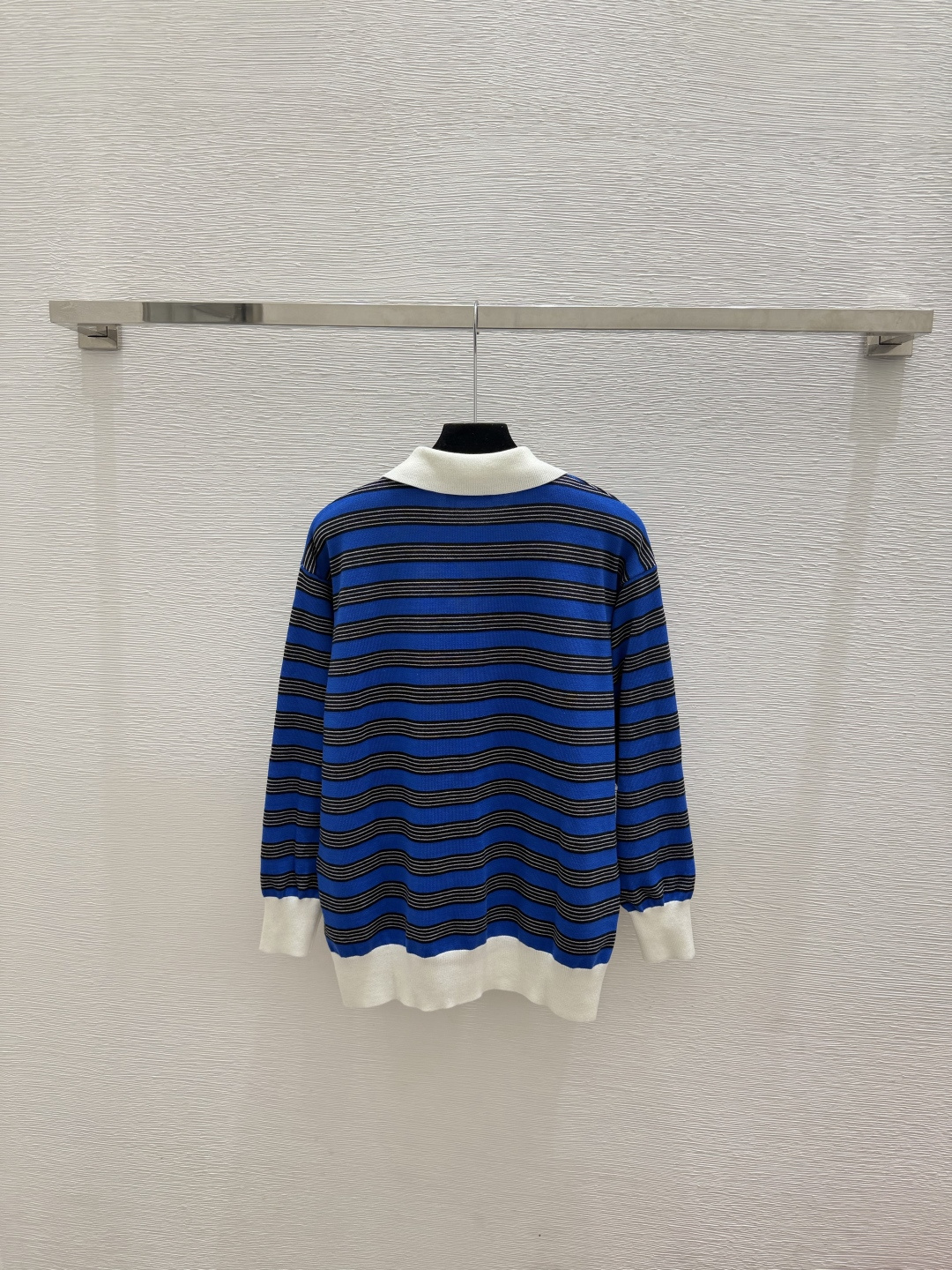🆕CE家🆕  春夏新款 撞色条纹翻领针织长袖颜色：蓝色尺码：36.38.40