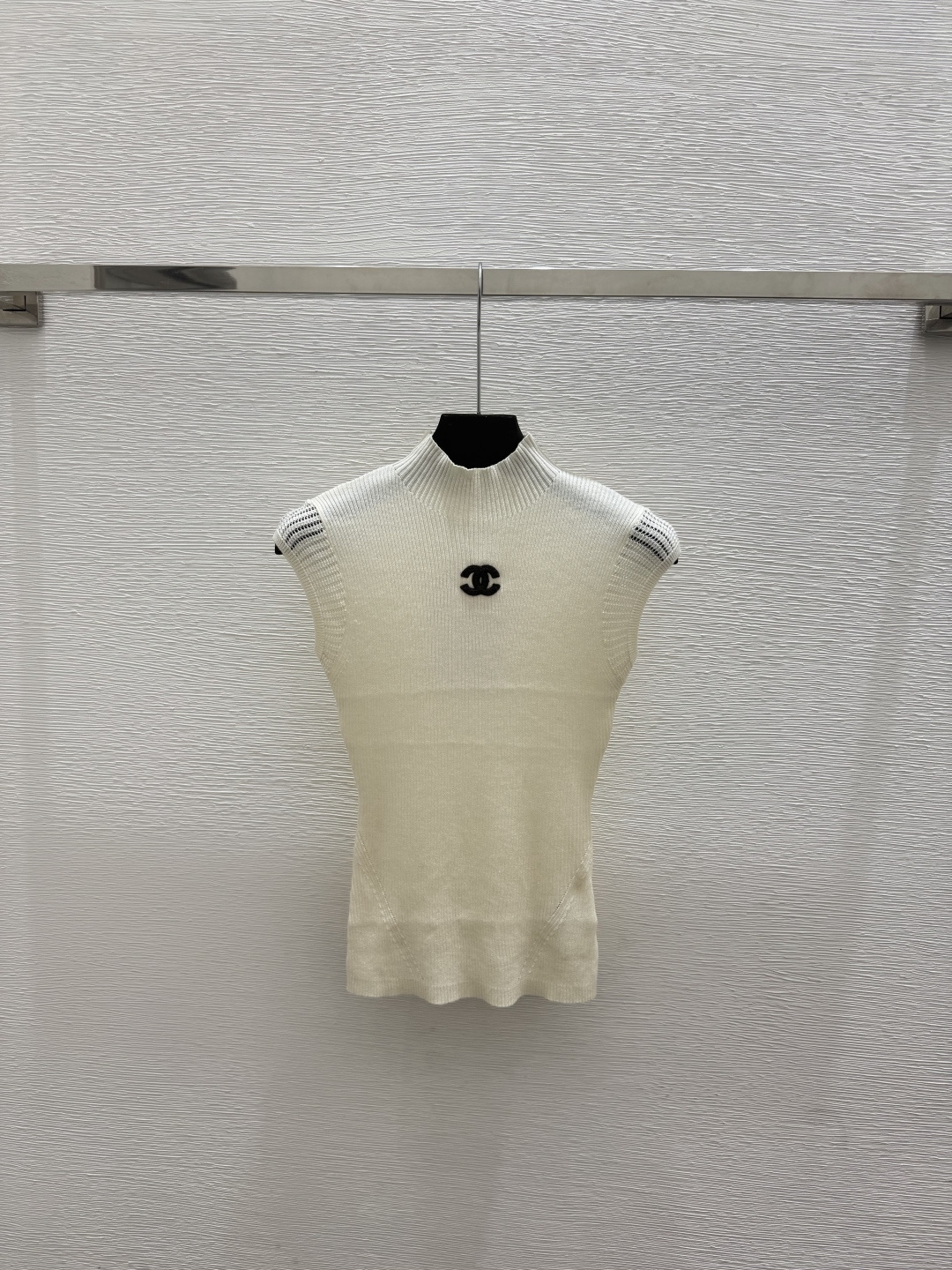 🆕CH家🆕  春夏新款 纯色简约针织背心颜色：白色 黑色尺码：36.38.40