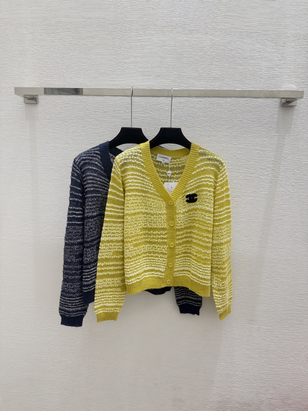 🆕CH家🆕  春夏新款 纯色简约V领针织长袖开衫颜色：黄色 灰色尺码：36.38.40