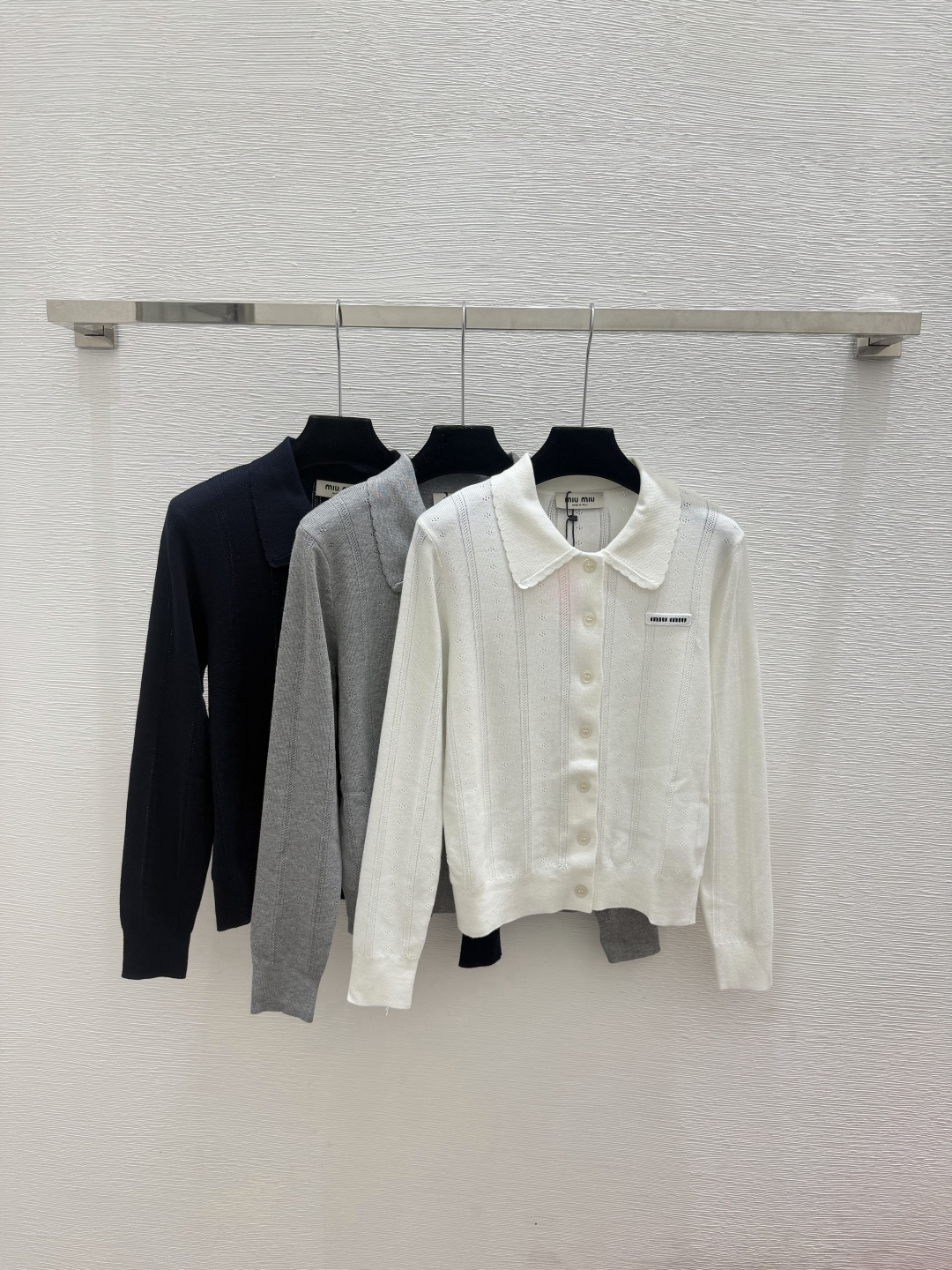 🆕M家🆕  春夏新款 纯色简约翻领针织长袖开衫颜色：白色 灰色 宝蓝尺码：36.38.40