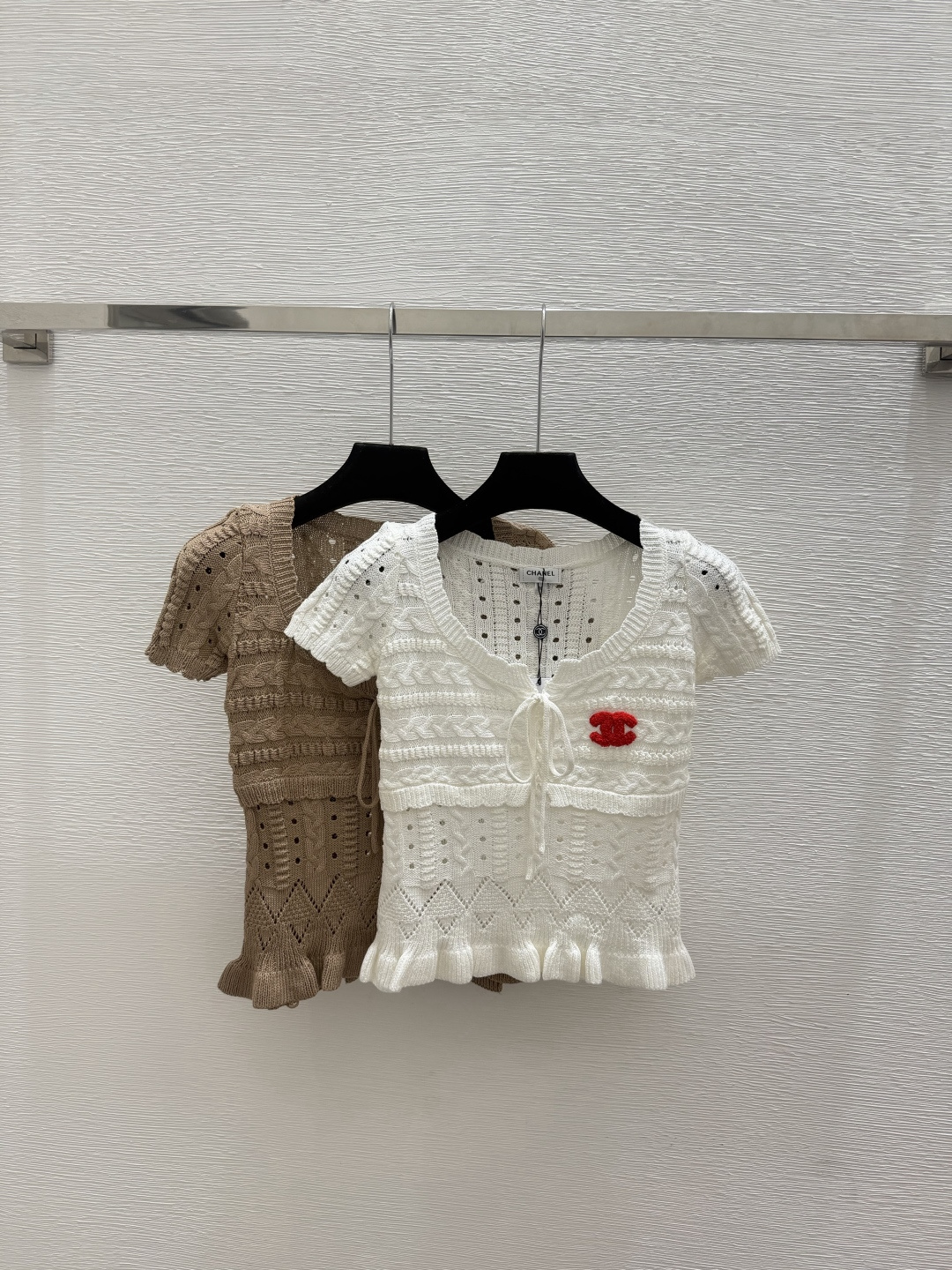 🆕CH家🆕  春夏新款 纯色简约圆领针织短袖颜色：白色 卡其尺码：36.38.40
