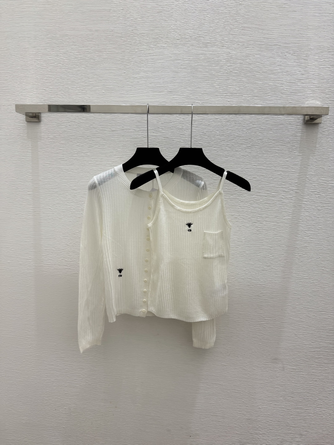 🆕D家🆕  春夏新款 纯色简约针织吊带两件套颜色：白色 黑色尺码：36.38.40