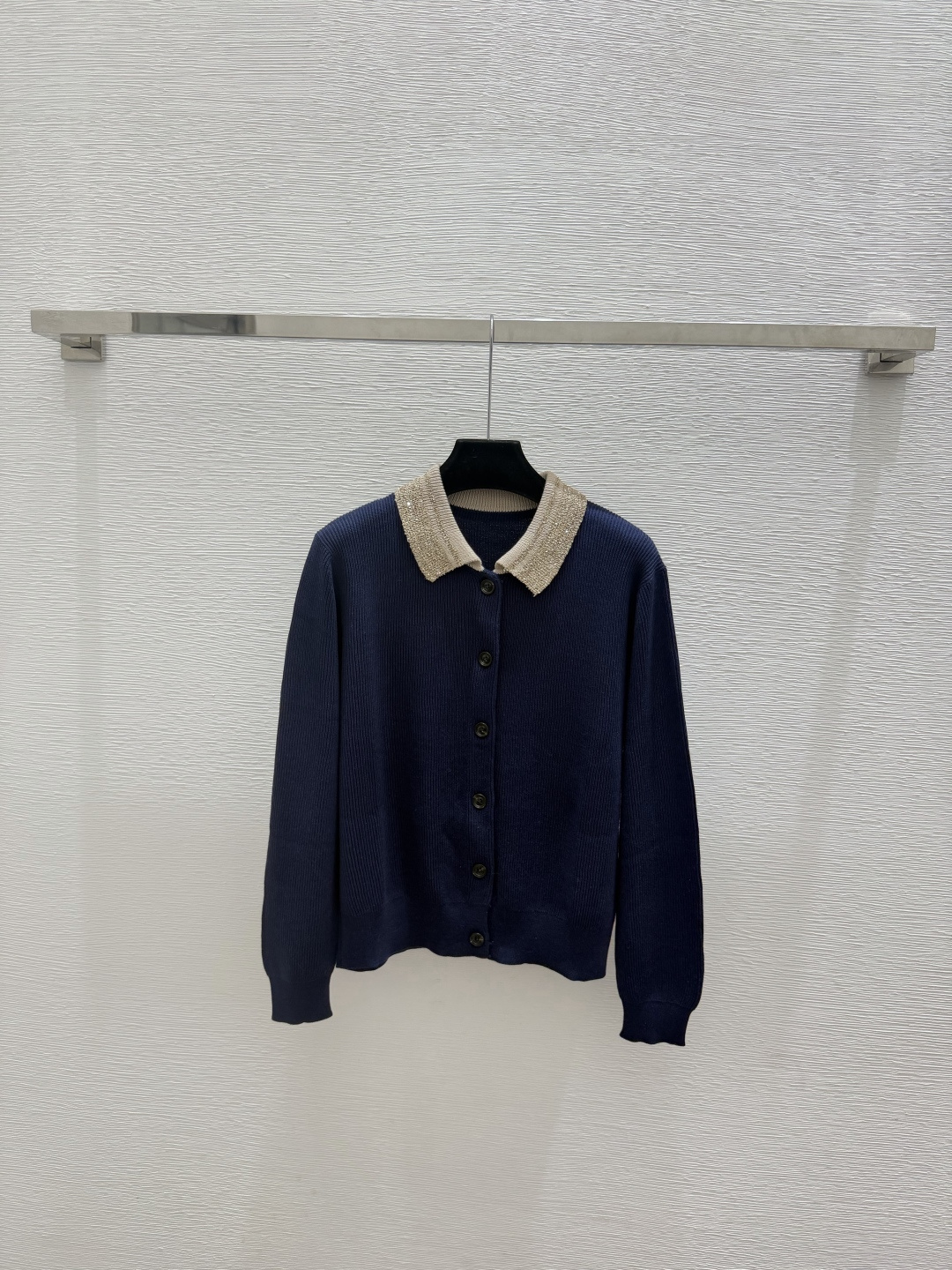 🆕BC家🆕  春夏新款 撞色翻领针织长袖开衫颜色：杏色 宝蓝尺码：36.38.40
