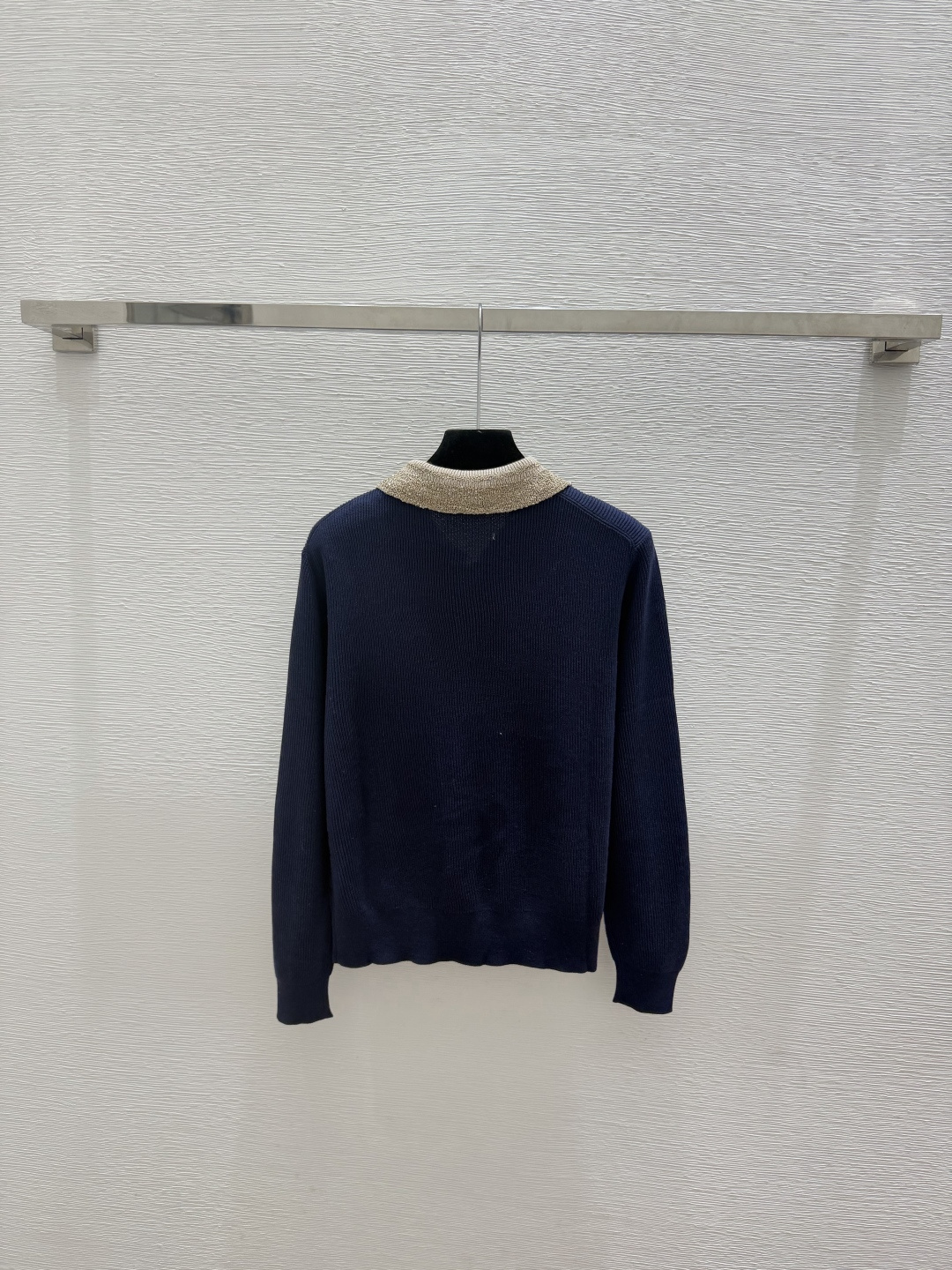 🆕BC家🆕  春夏新款 撞色翻领针织长袖开衫颜色：杏色 宝蓝尺码：36.38.40