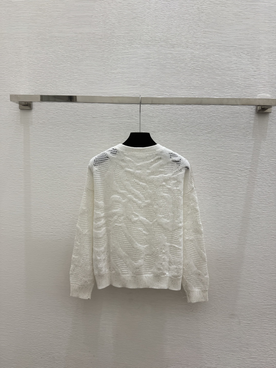 🆕BC家🆕  春夏新款 纯色花卉镂空圆领针织长袖颜色：白色 杏色尺码：36.38.40