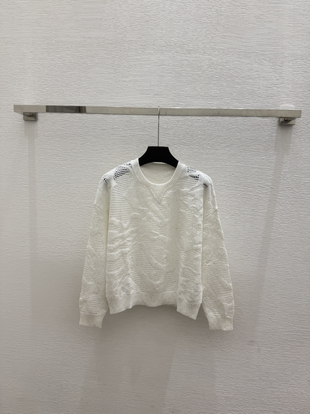 🆕BC家🆕  春夏新款 纯色花卉镂空圆领针织长袖颜色：白色 杏色尺码：36.38.40