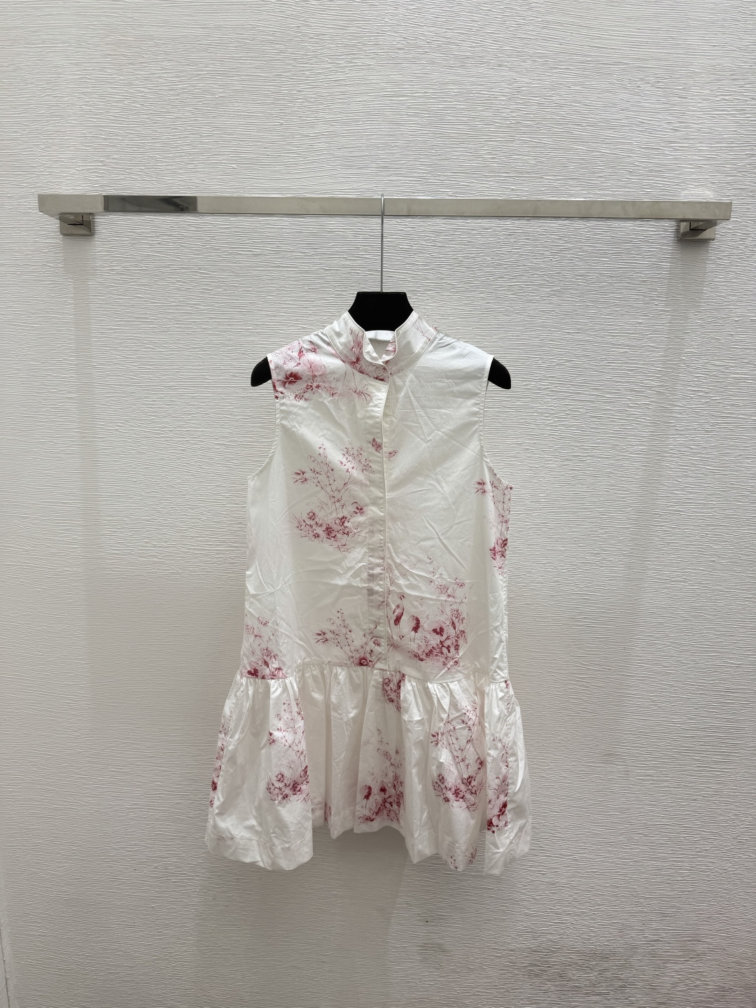🆕D家🆕  春夏新款 撞色花卉简约背心裙颜色：白色尺码：36.38.40