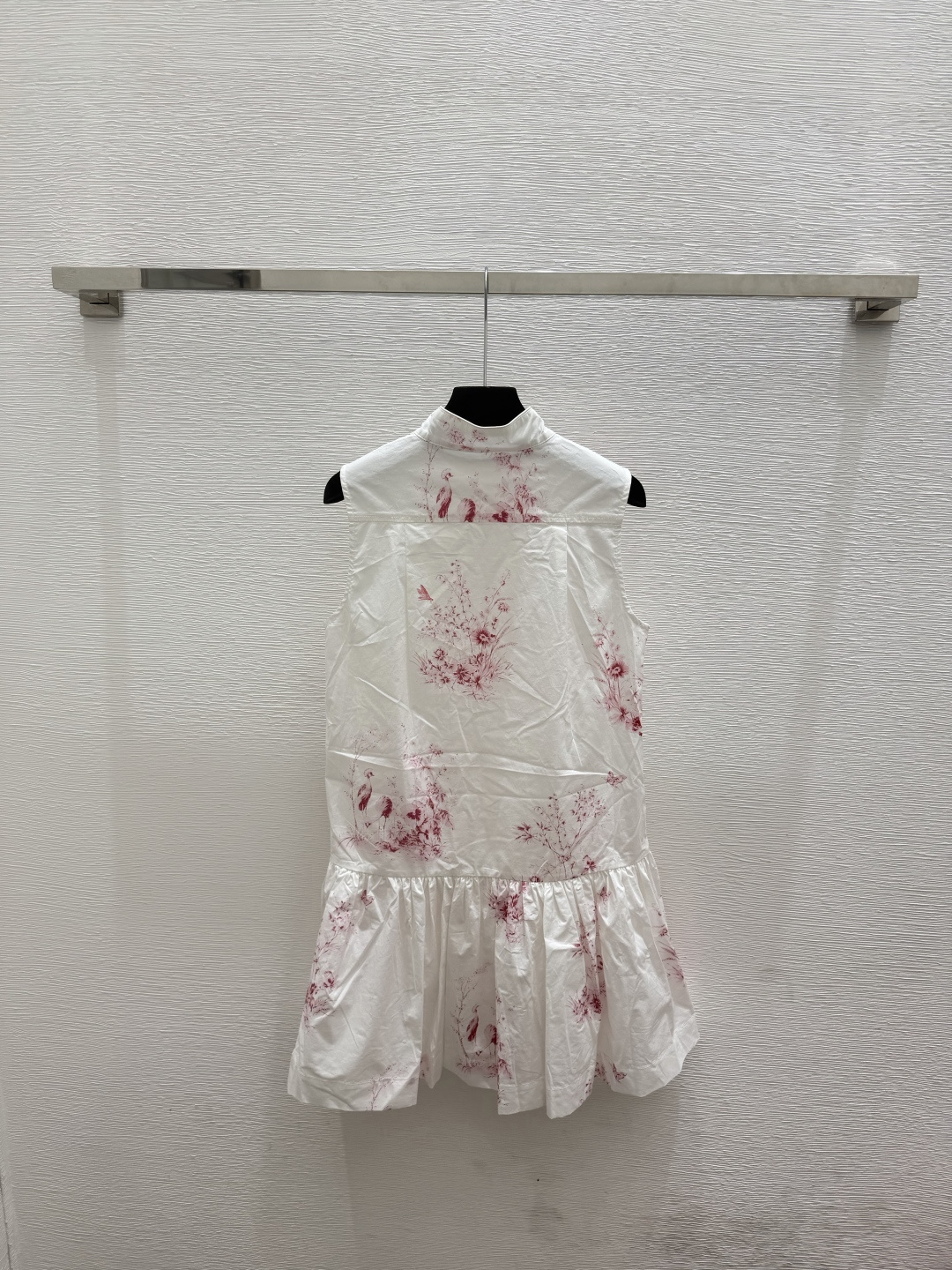 🆕D家🆕  春夏新款 撞色花卉简约背心裙颜色：白色尺码：36.38.40