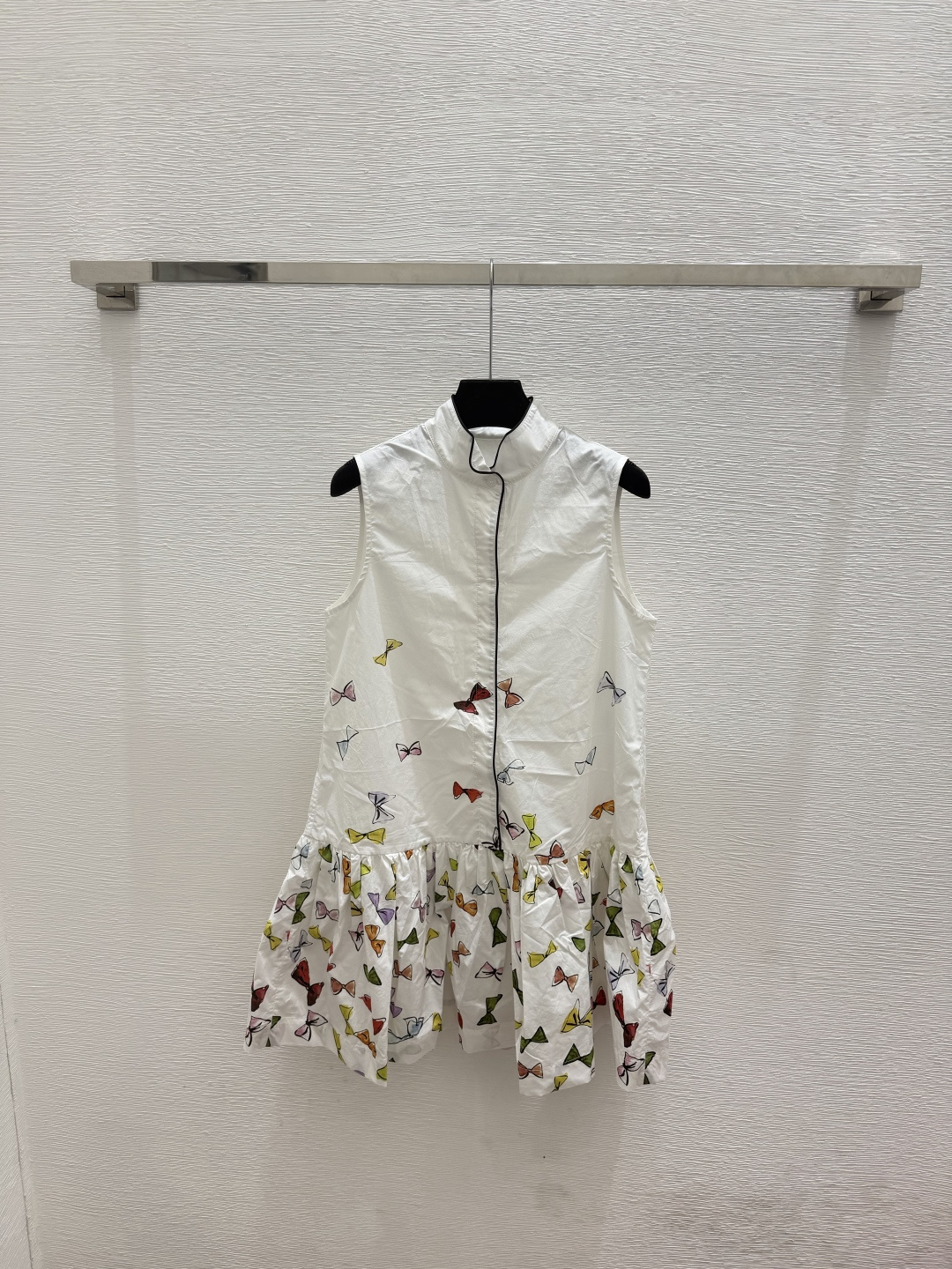 🆕D家🆕  春夏新款 撞色蝴蝶结背心裙颜色：白色尺码：36.38.40