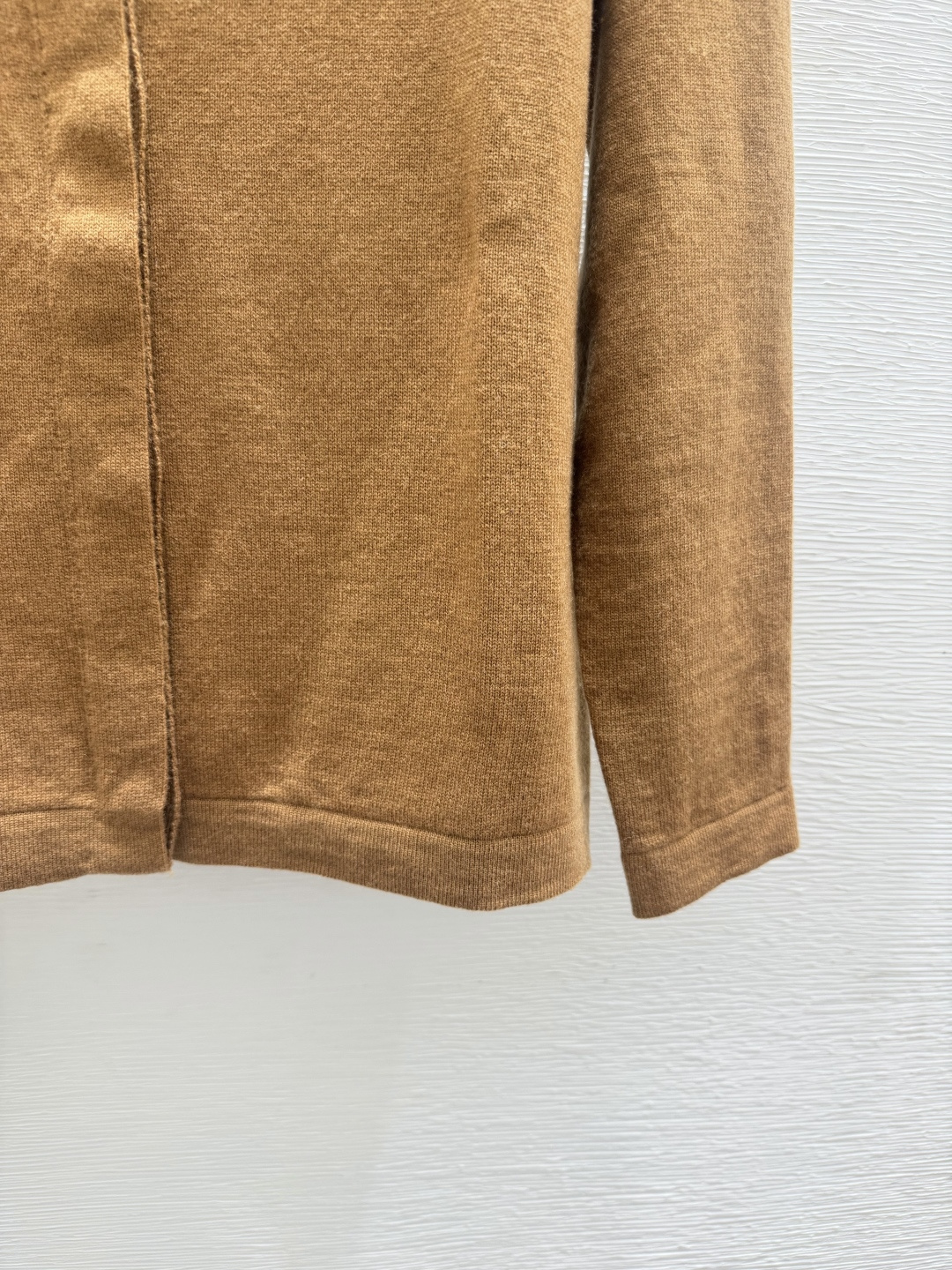 🆕CH家🆕  春夏新款 撞色花卉钉珠圆领针织长袖开衫颜色：咖啡尺码：36.38.40