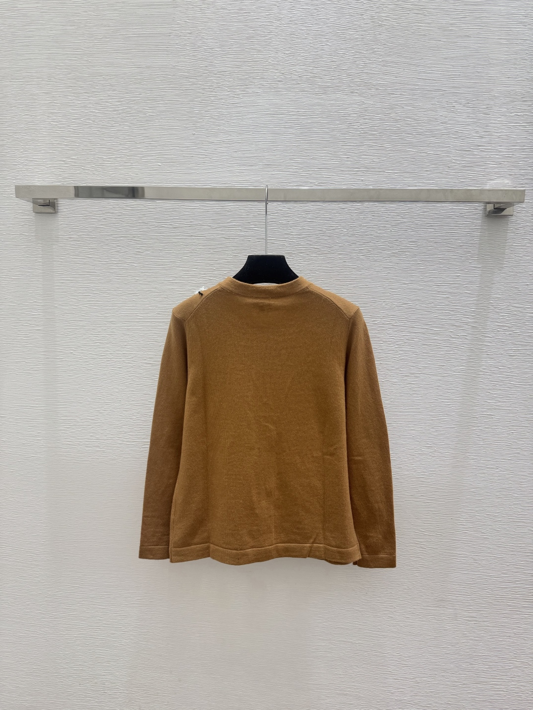 🆕CH家🆕  春夏新款 撞色花卉钉珠圆领针织长袖开衫颜色：咖啡尺码：36.38.40