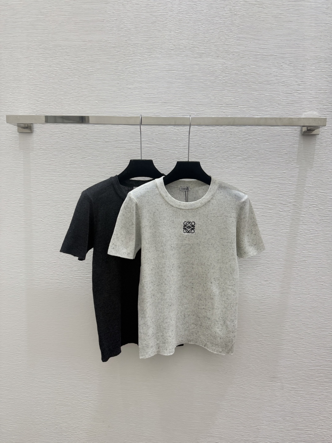🆕LO家🆕  春夏新款 纯色简约圆领针织短袖颜色：白色 黑色尺码：36.38.40