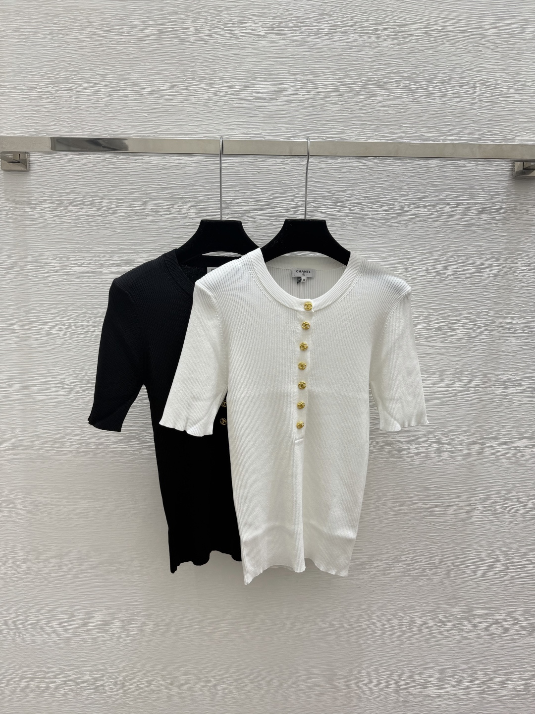 🆕CH家🆕  春夏新款 纯色简约圆领针织短袖颜色：白色 黑色尺码：36.38.40