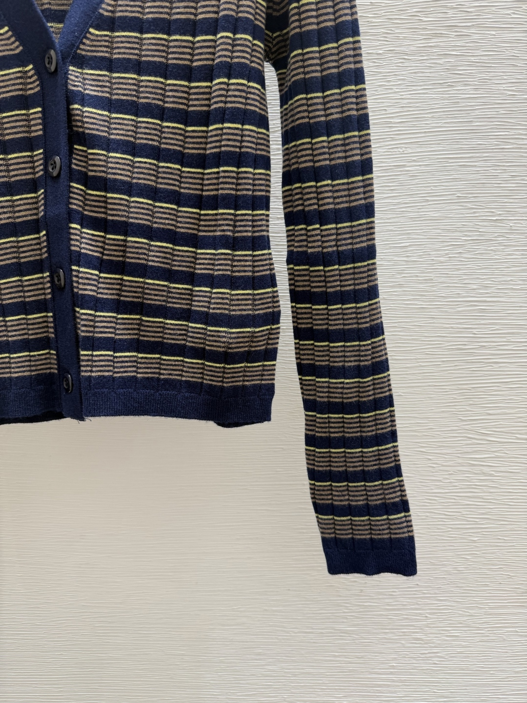 🆕P家🆕  春夏新款 撞色条纹简约V领针织长袖开衫颜色：宝蓝尺码：36.38.40