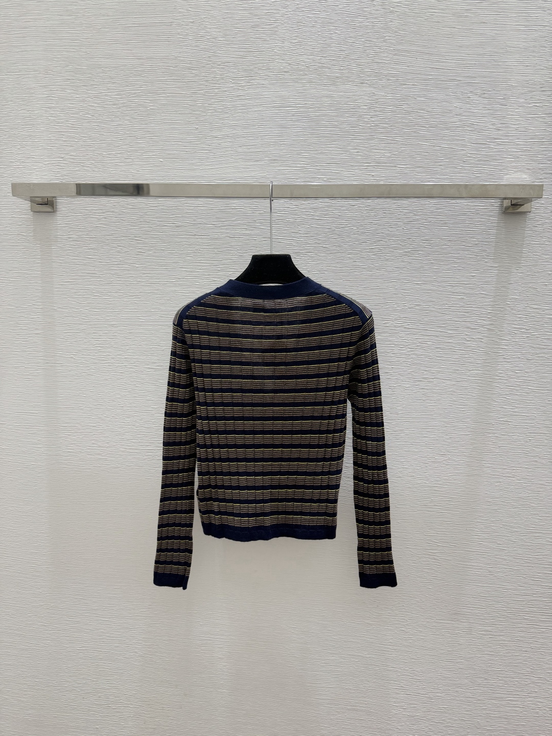 🆕P家🆕  春夏新款 撞色条纹简约V领针织长袖开衫颜色：宝蓝尺码：36.38.40