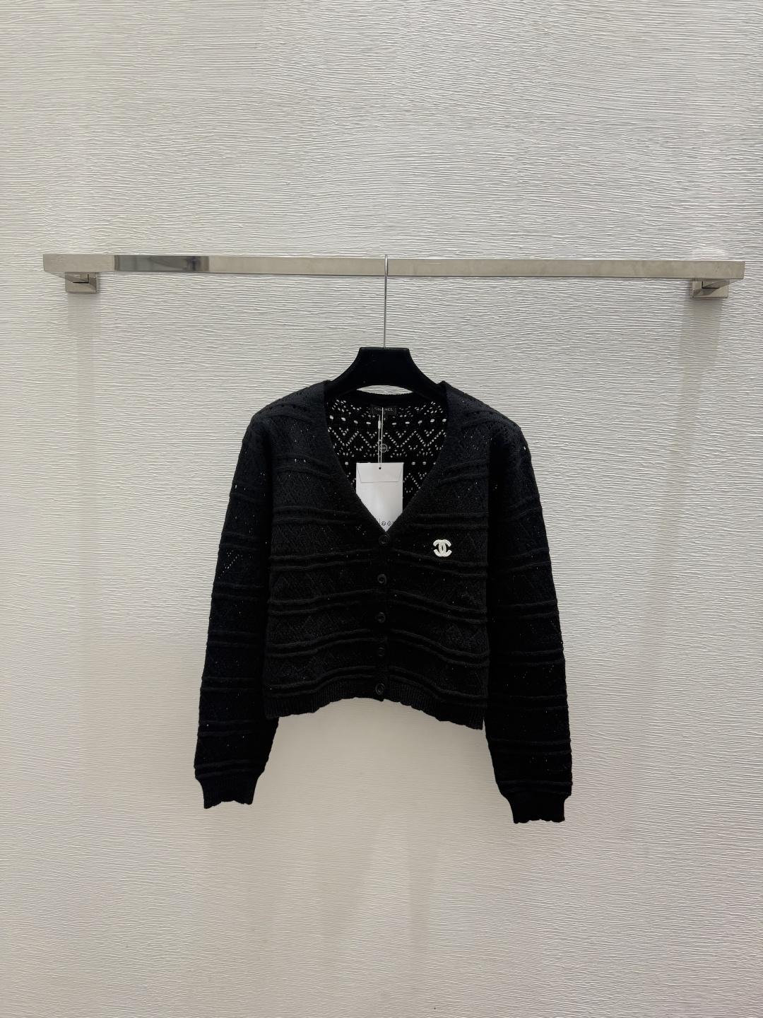 🆕CH家🆕  春夏新款 纯色简约V领针织长袖开衫颜色：白色 黑色尺码：36.38.40