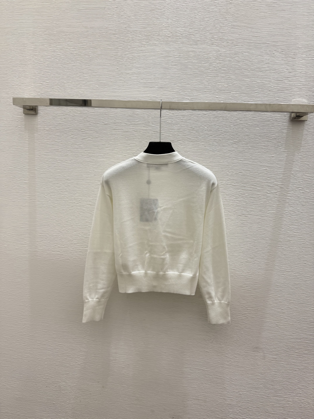 🆕L家🆕  春夏新款 纯色简约V领针织长袖开衫颜色：白色 卡其 黑色尺码：36.38.40