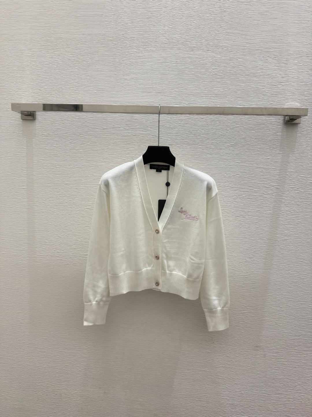 🆕L家🆕  春夏新款 纯色简约V领针织长袖开衫颜色：白色 卡其 黑色尺码：36.38.40
