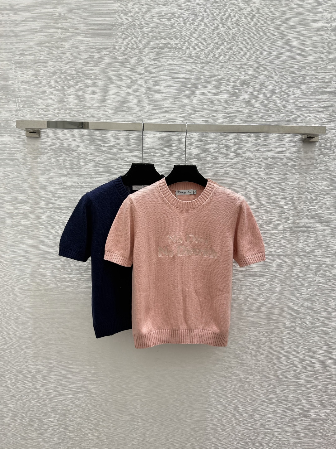 🆕D家🆕  春夏新款 撞色字母圆领针织短袖颜色：粉色 宝蓝尺码：36.38.40