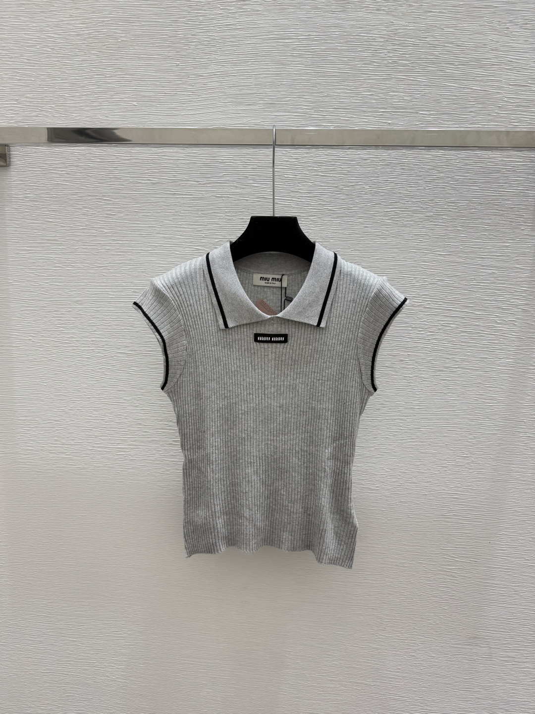 🆕M家🆕  春夏新款 撞色翻领针织背心颜色：白色 灰色尺码：36.38.40