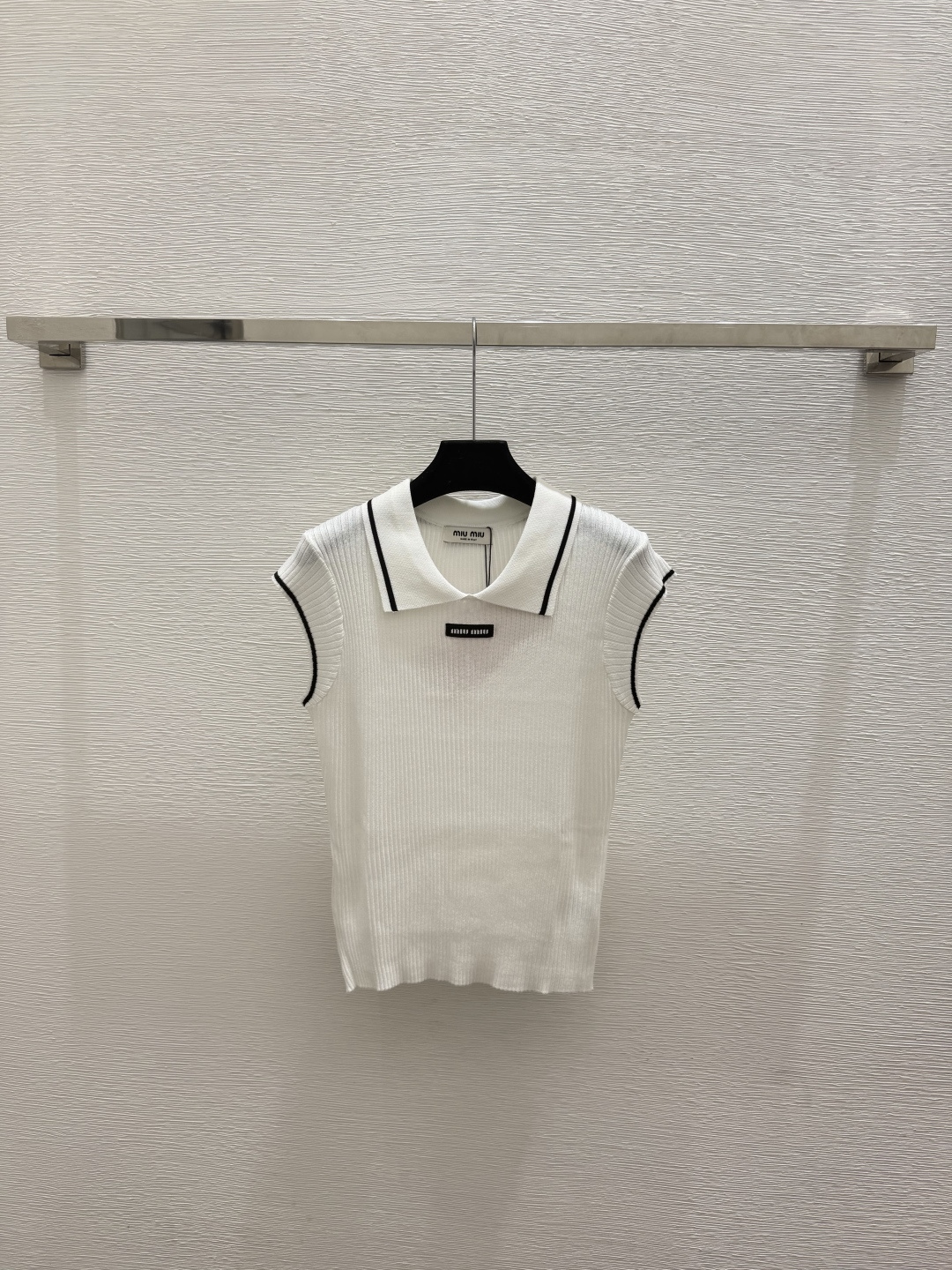 🆕M家🆕  春夏新款 撞色翻领针织背心颜色：白色 灰色尺码：36.38.40