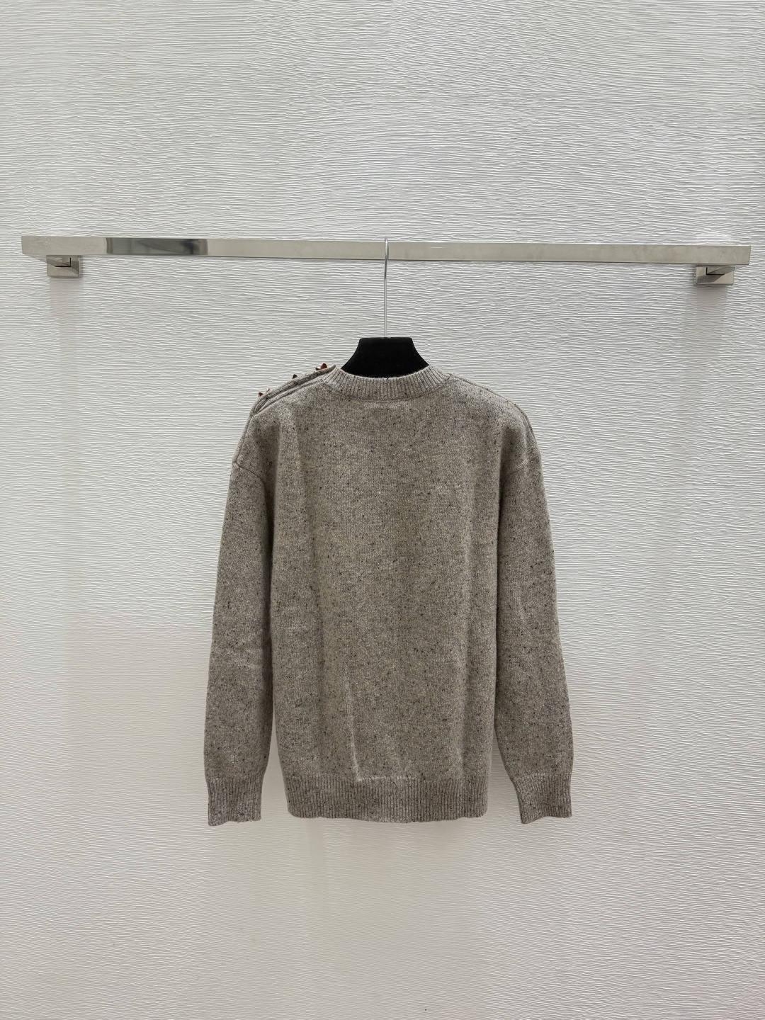 🆕CH家🆕  春夏新款 纯色简约圆领针织长袖颜色：卡其尺码：36.38.40