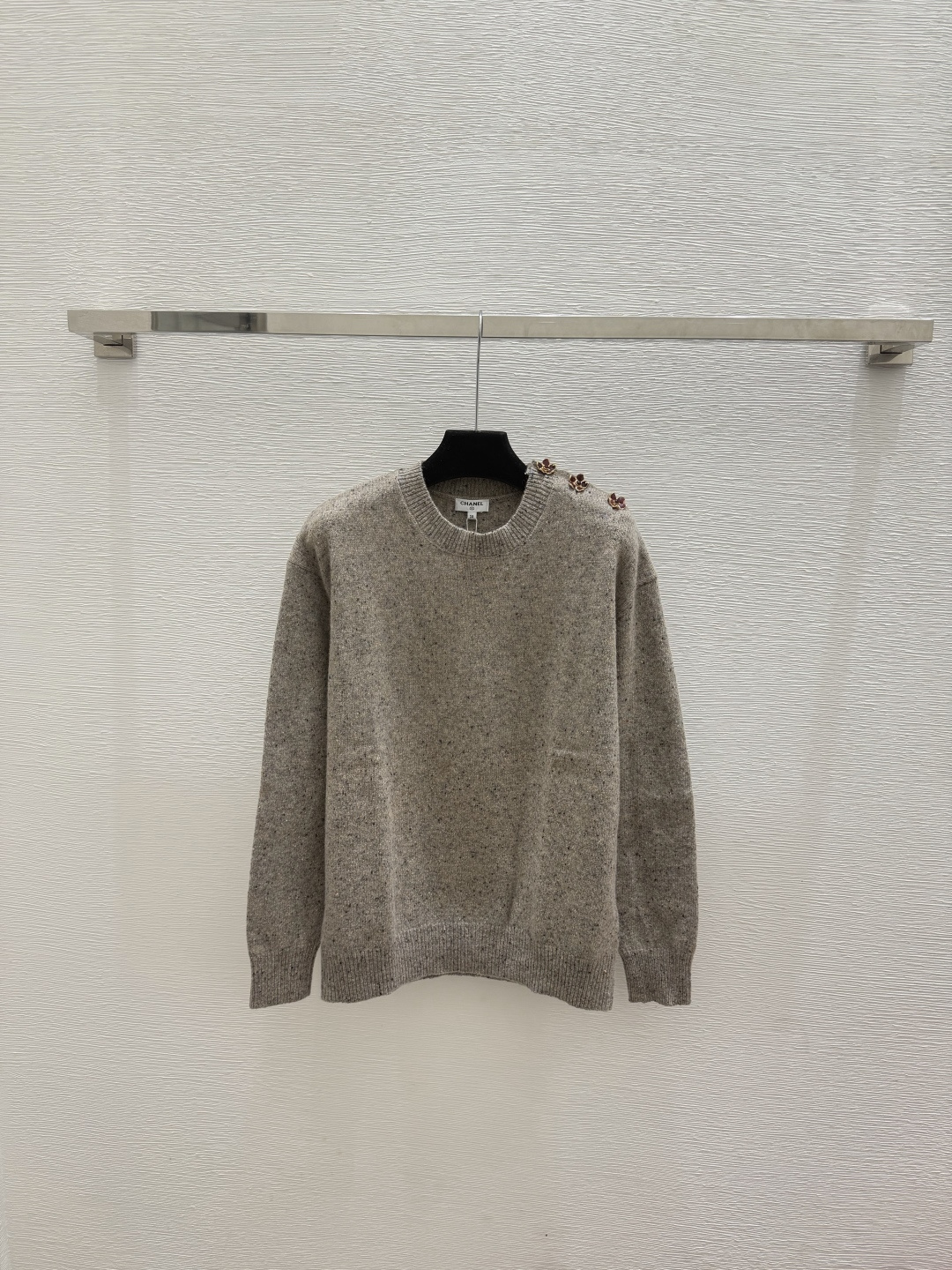 🆕CH家🆕  春夏新款 纯色简约圆领针织长袖颜色：卡其尺码：36.38.40