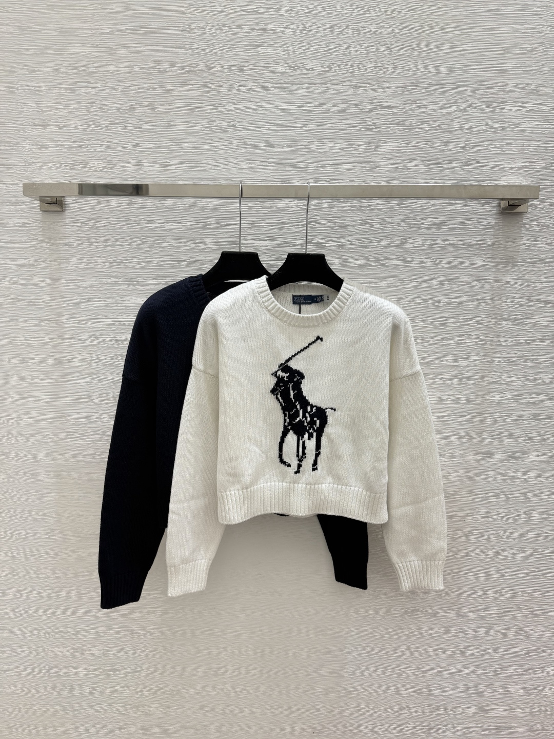🆕PO家🆕  春夏新款 撞色战马圆领针织长袖颜色：白色 黑色尺码：36.38.40