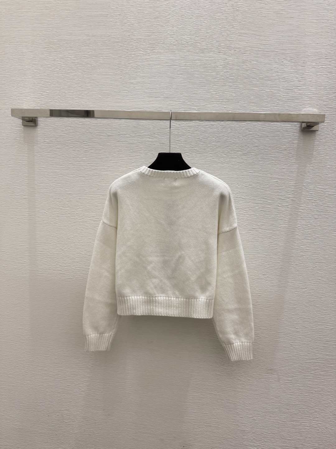 🆕PO家🆕  春夏新款 撞色战马圆领针织长袖颜色：白色 黑色尺码：36.38.40