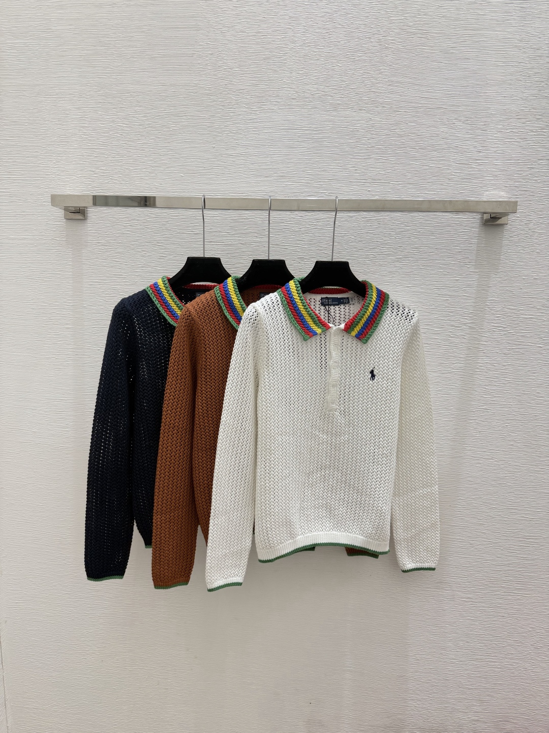 🆕PO家🆕  春夏新款 撞色翻领针织长袖颜色：白色 咖啡 宝蓝尺码：36.38.40